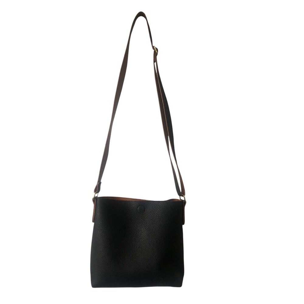 Vantige Black Leather Crossbody Bag with Magnetic Closure & Adjustable S…